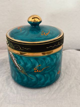 Tazza e piattino in porcellana decorati