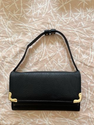 Billetera negra con dorado
