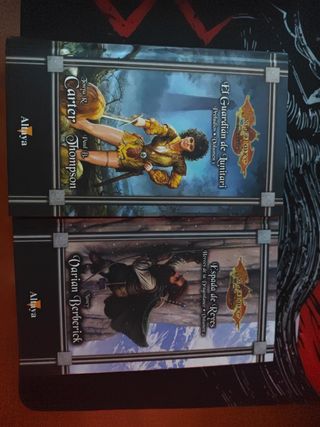 Cuatro libros de la colección DragónLance