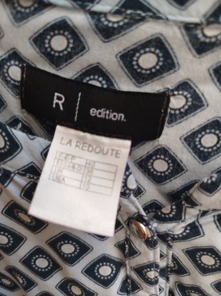 Blusa azul y negra estampada