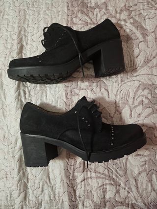 Zapatos negros cordones mujer