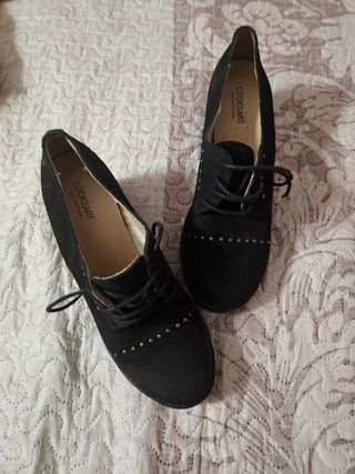 Zapatos negros cordones mujer