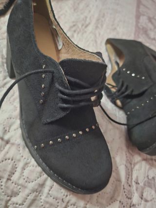 Zapatos negros cordones mujer