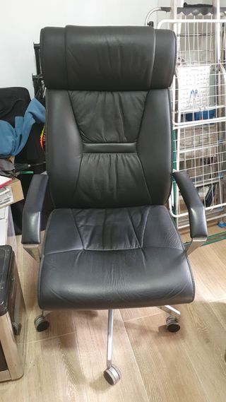 Silla oficina cuero negra