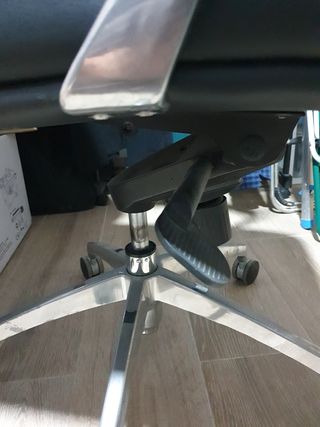 Silla oficina cuero negra