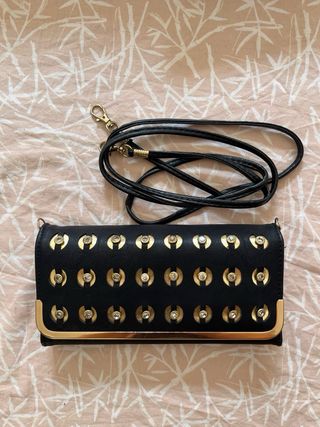 Cartera negra con dorado