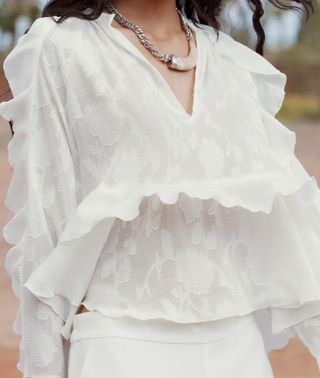 Blusa Zara blanca volantes y bordados