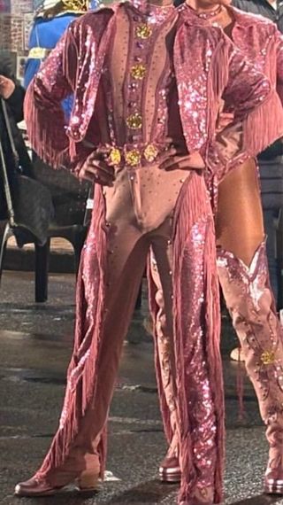 Traje carnaval rosa brillante