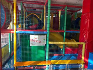 Parque bolas infantil, con más de 20 años 
