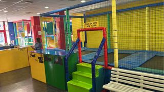 Parque bolas infantil, con más de 20 años 