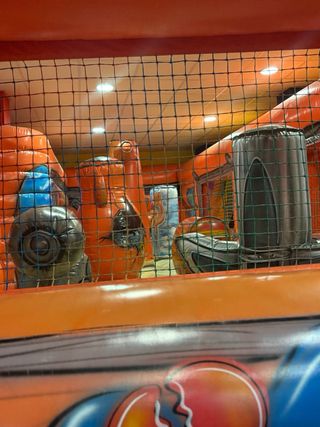 Parque bolas infantil, con más de 20 años 