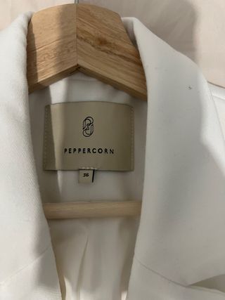 Chaleco blanco PEPPERCORN- elegante