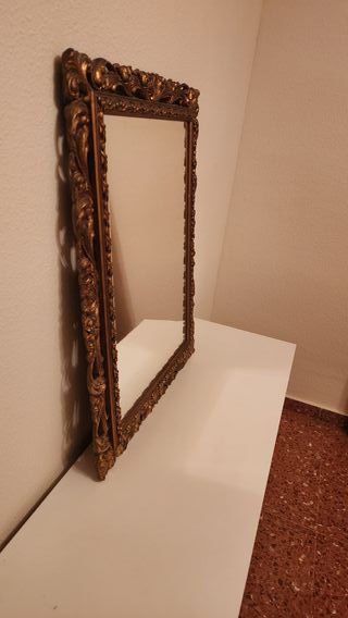 Espejo dorado con marco - 63x81,5cm