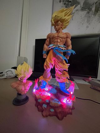 Goku SSJ - Figura DBZ iluminada