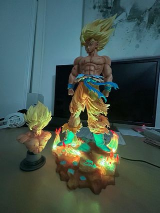 Goku SSJ - Figura DBZ iluminada