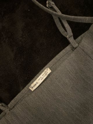 Top gris elegante tirantes