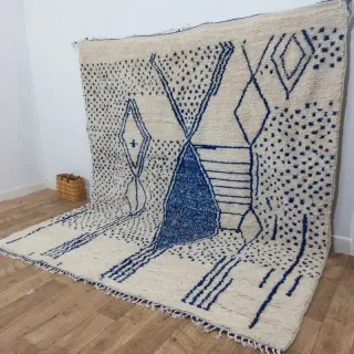 Tappeto berbero marocchino in lana bianca e blu