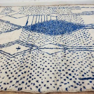 Tappeto berbero marocchino in lana bianca e blu