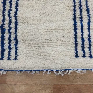 Tappeto berbero marocchino in lana bianca e blu