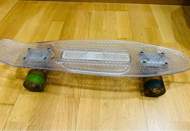 Monopatín transparente