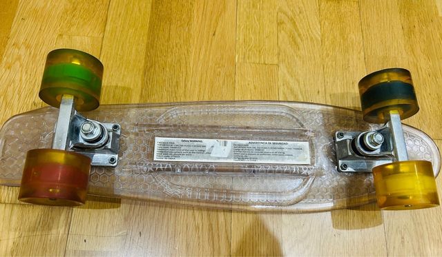 Monopatín transparente