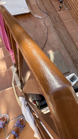 Pintura marrón satinada