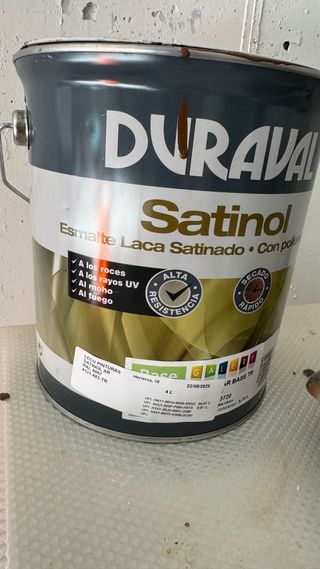 Pintura marrón satinada