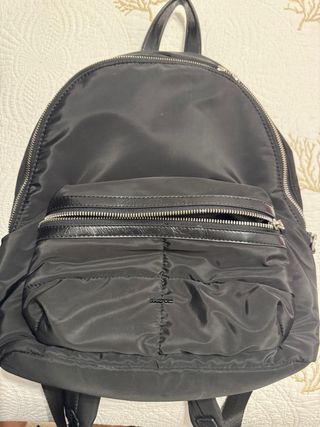 Mochila negra mediana