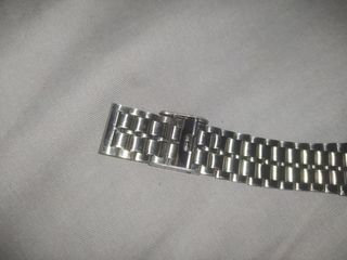 Reloj digital plateado