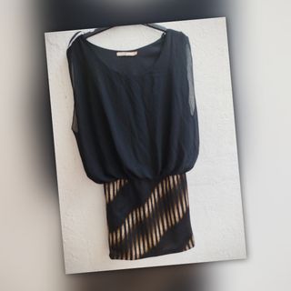 Vestido negro con detalles dorados