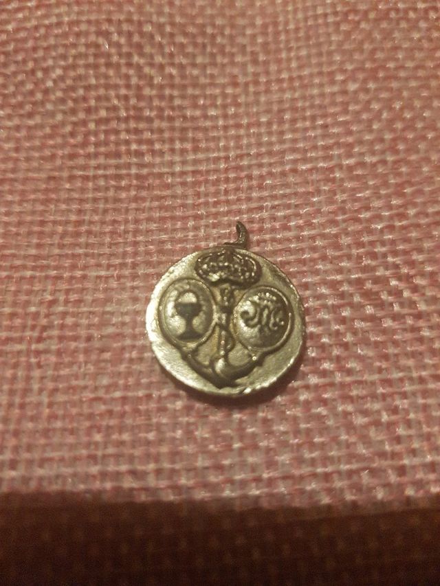 Medalla Virgen Triana - Antigua plata.