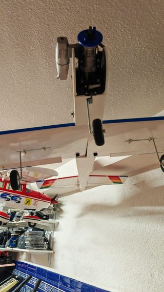 Avión teledirigido gasolina