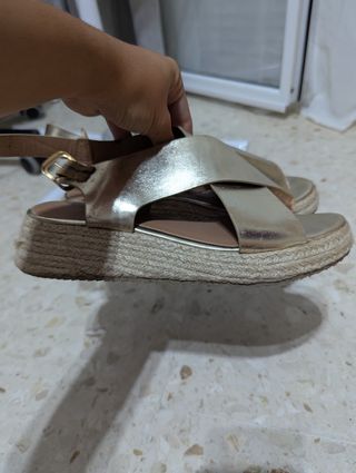 Sandalias esparto doradas