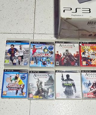 PS3 Slim negra + 15 juegos