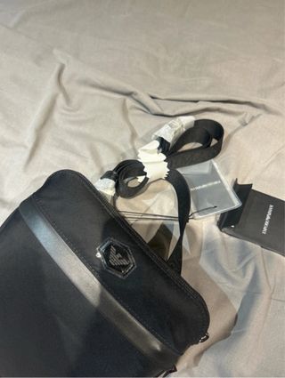 Bandolera Emporio Armani negro nuevo con etiquetas