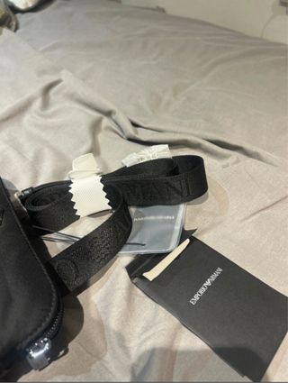 Bandolera Emporio Armani negro nuevo con etiquetas