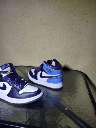 Jordan 1 High - Azul y Blanco