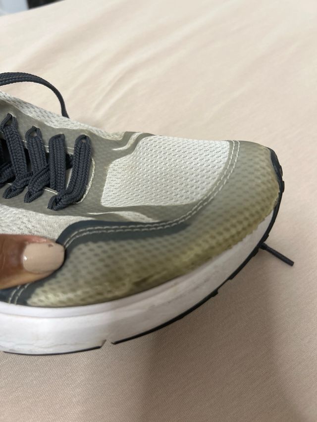 Zapatillas veja grises y blancas