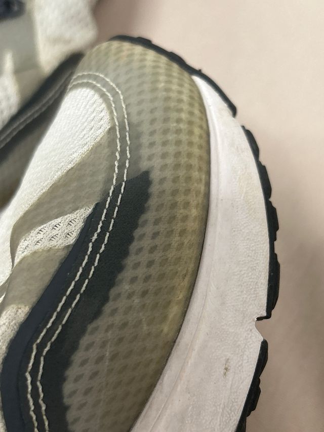 Zapatillas veja grises y blancas