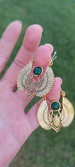 Pendientes escarabajo dorados