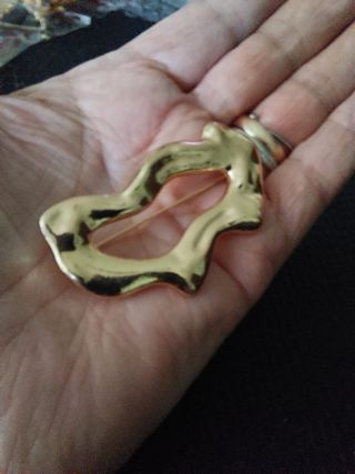 Broche dorado abstracto joyas mujer regalo 