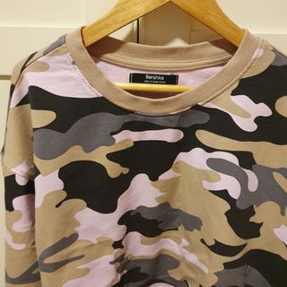 Sudadera Bershka camuflaje rosa talla S