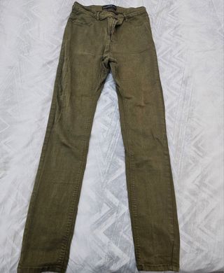 Pantalones pitillo verde oliva