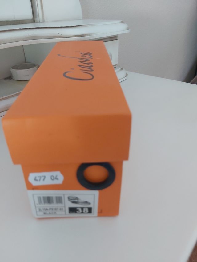 Sandalias planas PSYCO negras y plateadas