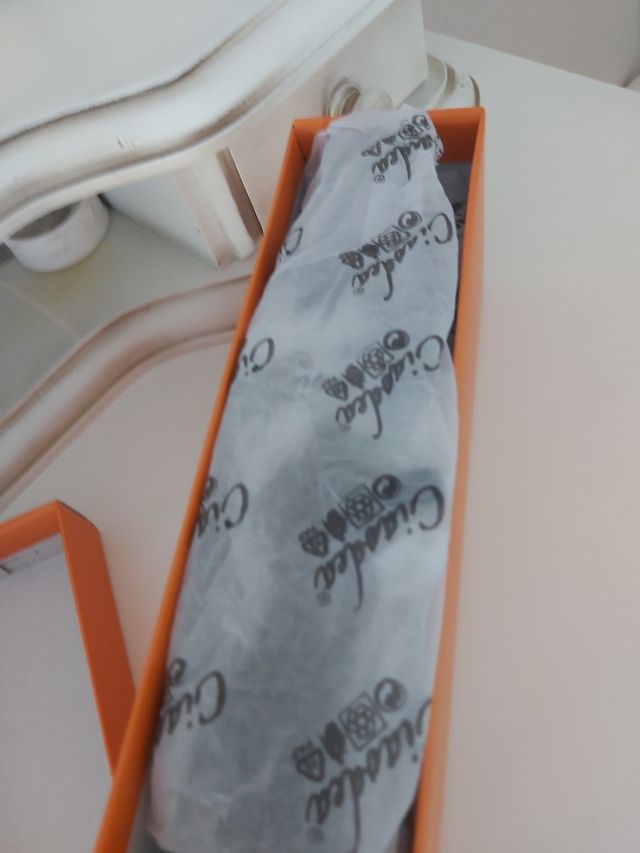 Sandalias planas PSYCO negras y plateadas