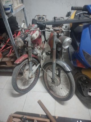 2 Motocicletas clásicas: Derbi Variant y Antorcha