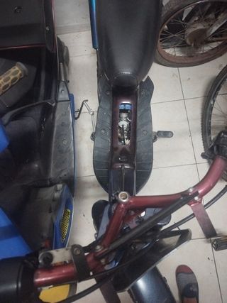 2 Motocicletas clásicas: Derbi Variant y Antorcha