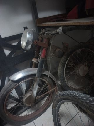 2 Motocicletas clásicas: Derbi Variant y Antorcha