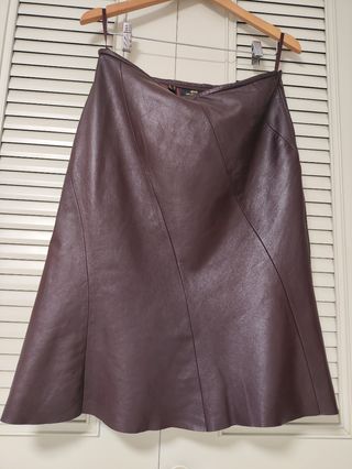 Falda cuero Burdeos Mango