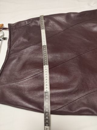 Falda cuero Burdeos Mango